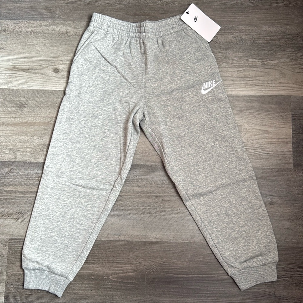 BRAND NEW WITH TAGS NIKE JOGGERS!